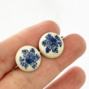 Delft Jewelry Blue Floral Porcelain Screw Back Earrings